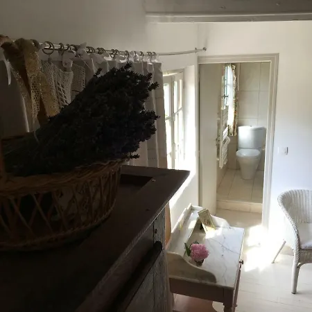 L'atelier De Tess Oda ve Kahvaltı Le Bec-Hellouin